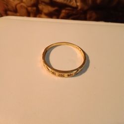 14k Gold Ring 3 Diamonds.