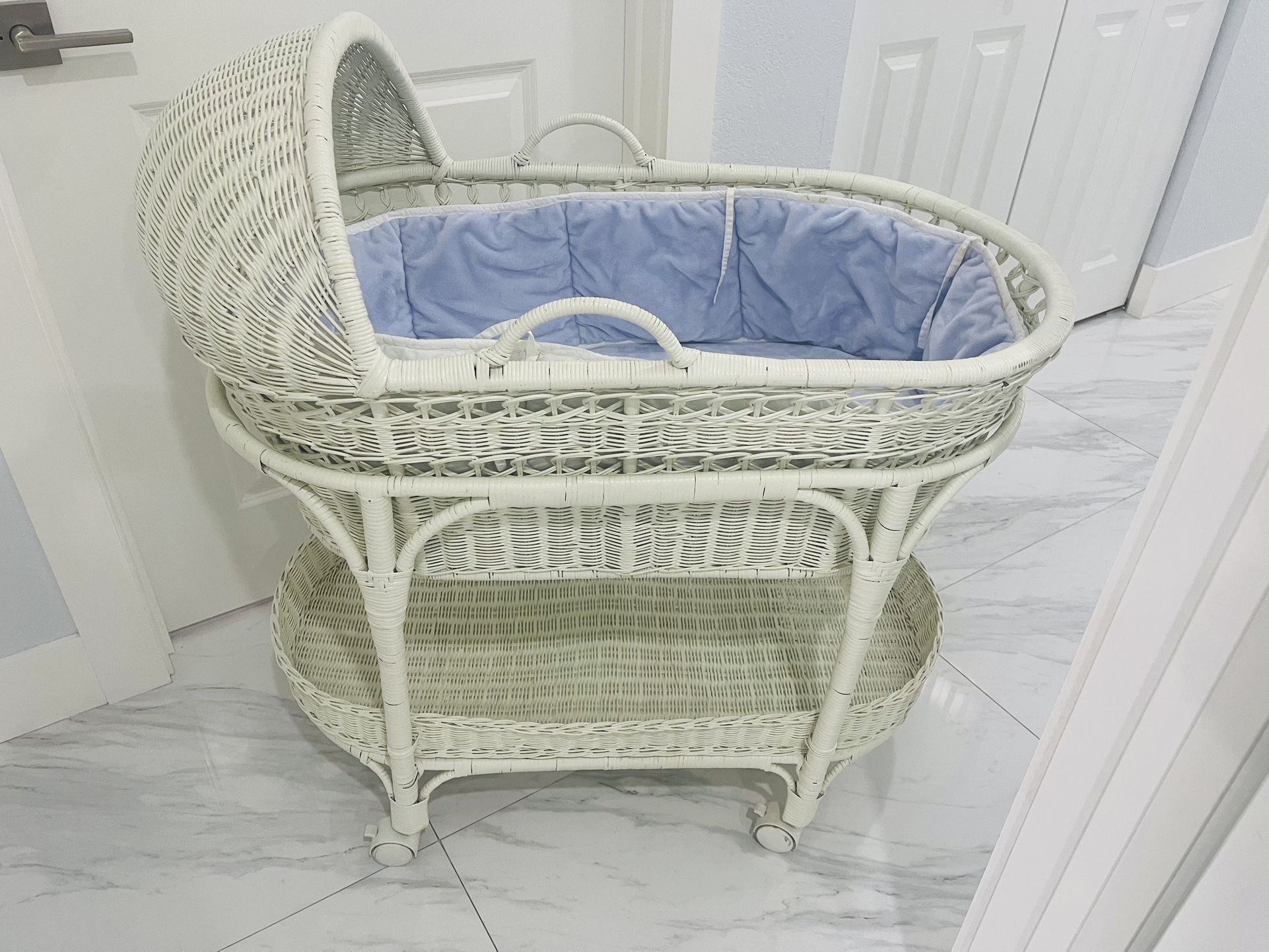 Bassinet & Mattress Pad Set Moses