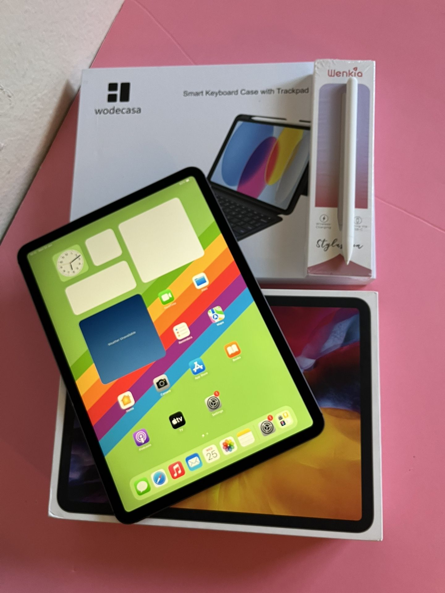 Apple iPad Pro 11” 2nd generation 128GB WiFi + Cellular / unlocked with keyboard and pencil