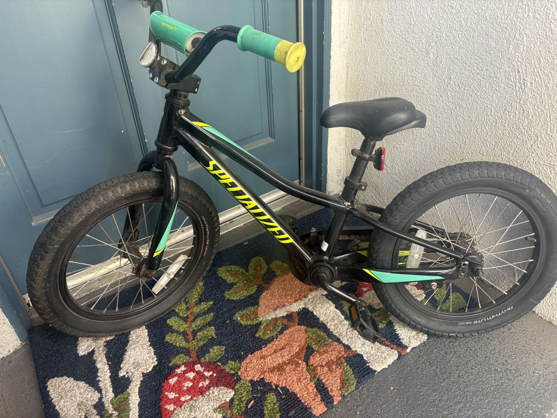 Small Kids specialized bike with training wheels