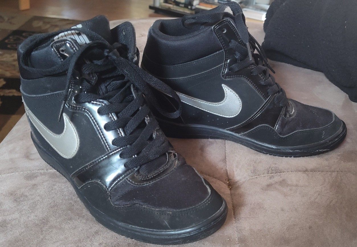 Women's Size 8.5 Nike's