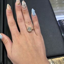 10kt Cubic Zirconias Ring 