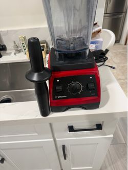 Vitamix blender 7500 with 64 oz container