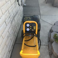 15 Gallon Compressor/1.6Hp/225psi