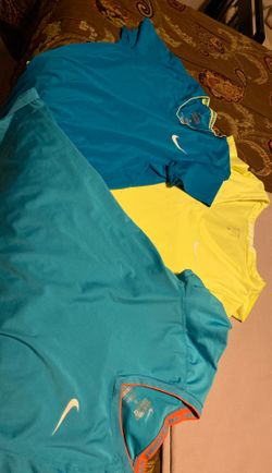 Nike pro shirts women