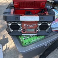 Milwaukee Job site Radio