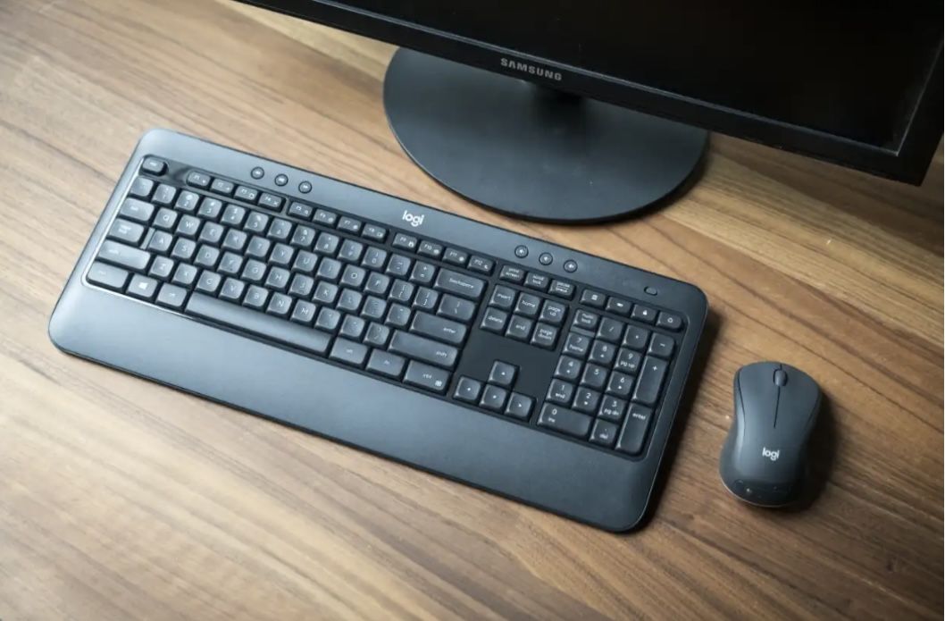 Brand New LogiTech Advanced Wireless Keyboard With Wireless Mouse Combo