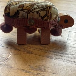 VTG Wooden Cushioned Turtle Sewing Pin Holder Knick Knack Brown Leaf Pattern 