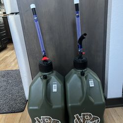 VP Racing 5.5 Gas Cans