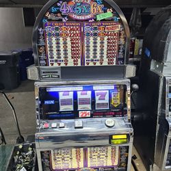 IGT SLOT MACHINE (TRIPLE 4x5x6x Pay )