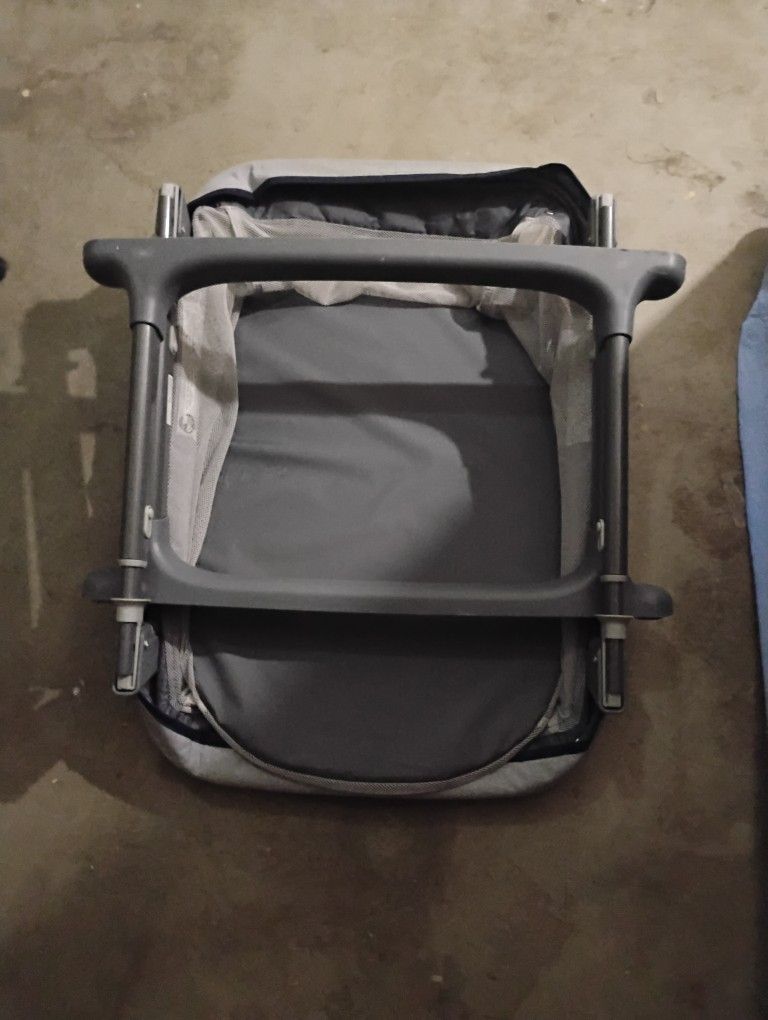 $20 Collapsible Baby Bassinet Perfect Condition Serious Buyers Only Local Pickup Fcfs