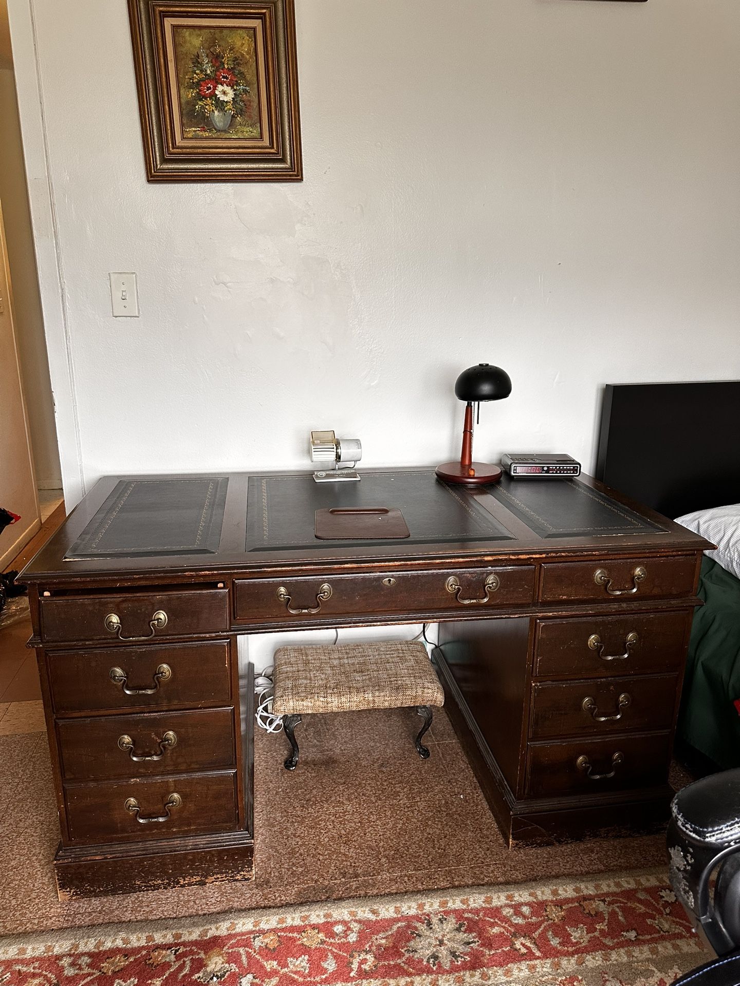 Ethan Allen Mahogany Executive pedestal Desk with Leather Top