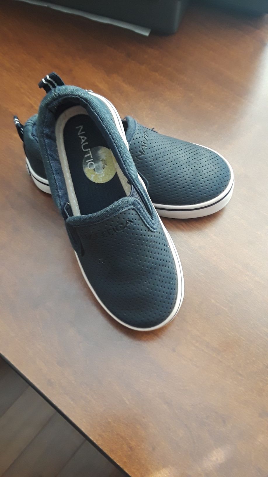 Nautica size 8 toddler shoes