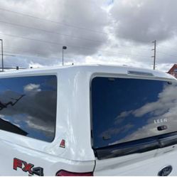 2025 F350 Canopy/Cap in Perfect Condition