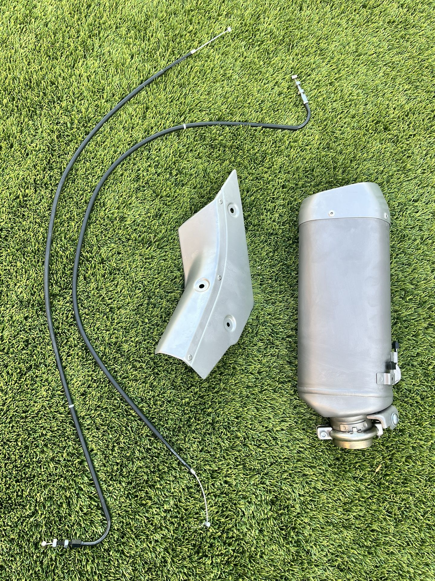 OEM Yamaha YZF-R1 / R1M Exhaust Muffler Silencer + Extras