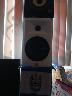 Jbl 3 Series  Speakers  $100
