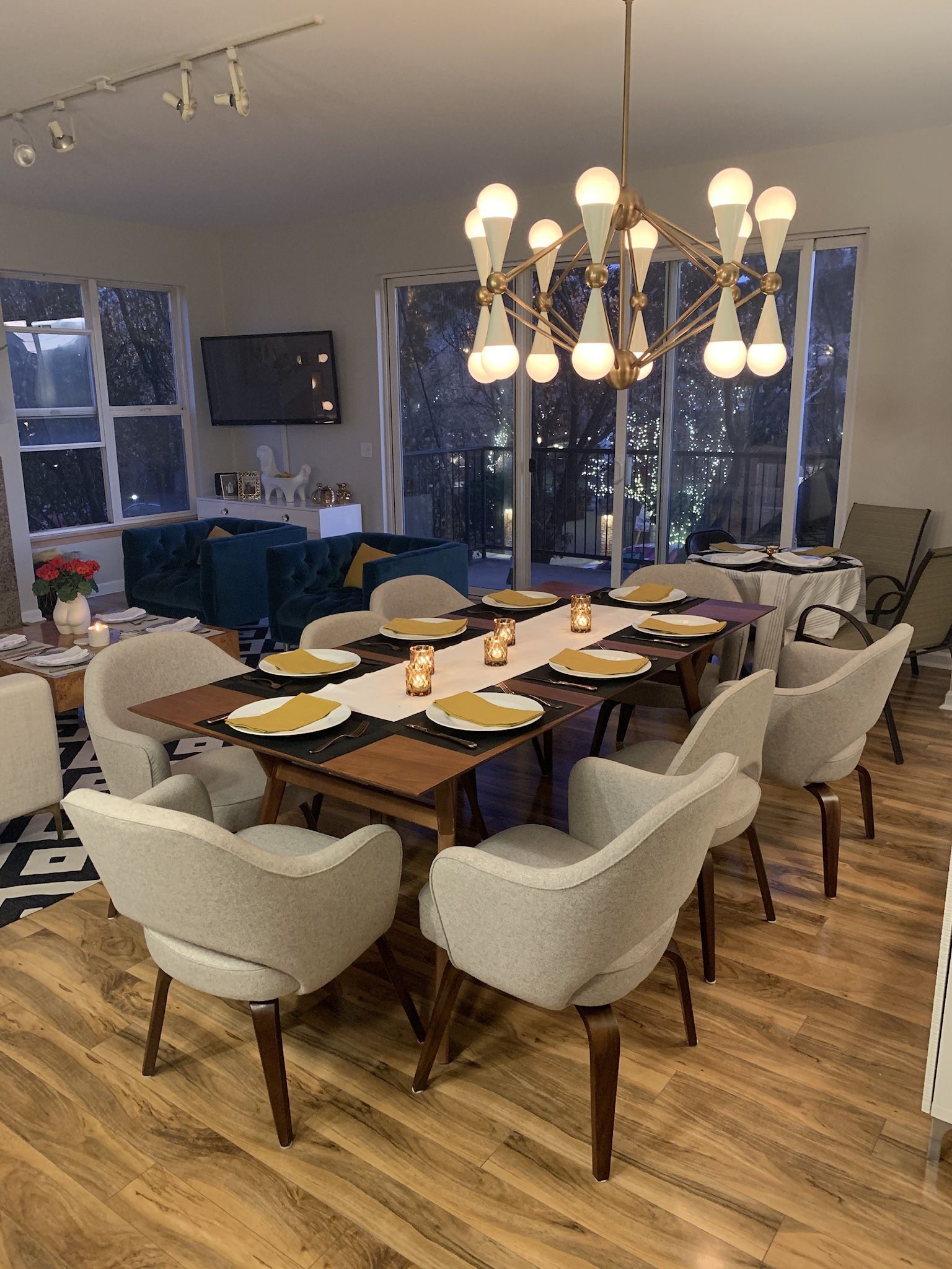 Jonathan Adler Caracas 16 Light Chandelier – Glossy White (RARE Retails $2350)