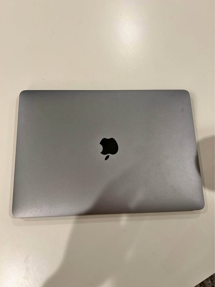 Apple MacBook