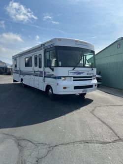 Motor home 32 Feet Winnebago 1999 se  V10