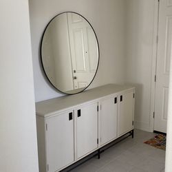 Centre Buffet Hallway