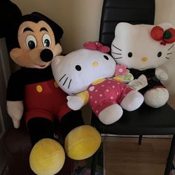 Huge Stuffed Mickey And Lot Of Stuffed Animals 