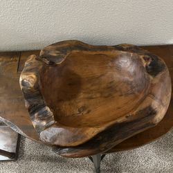 Beautiful Large Hand Carved Teak Table Center Bowl in Great Condition 