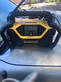 Dewalt 12v /20v jobsite blue tooth radio with battery