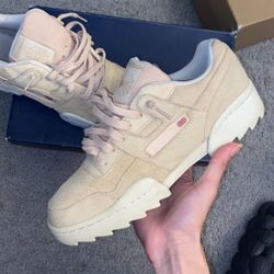 Reebok Tan Runners