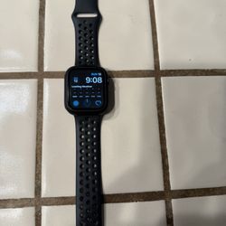Apple Watch (Series 5) 44 mm