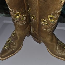 ♡ Shyanne Ladies Boots Size 7 ♡