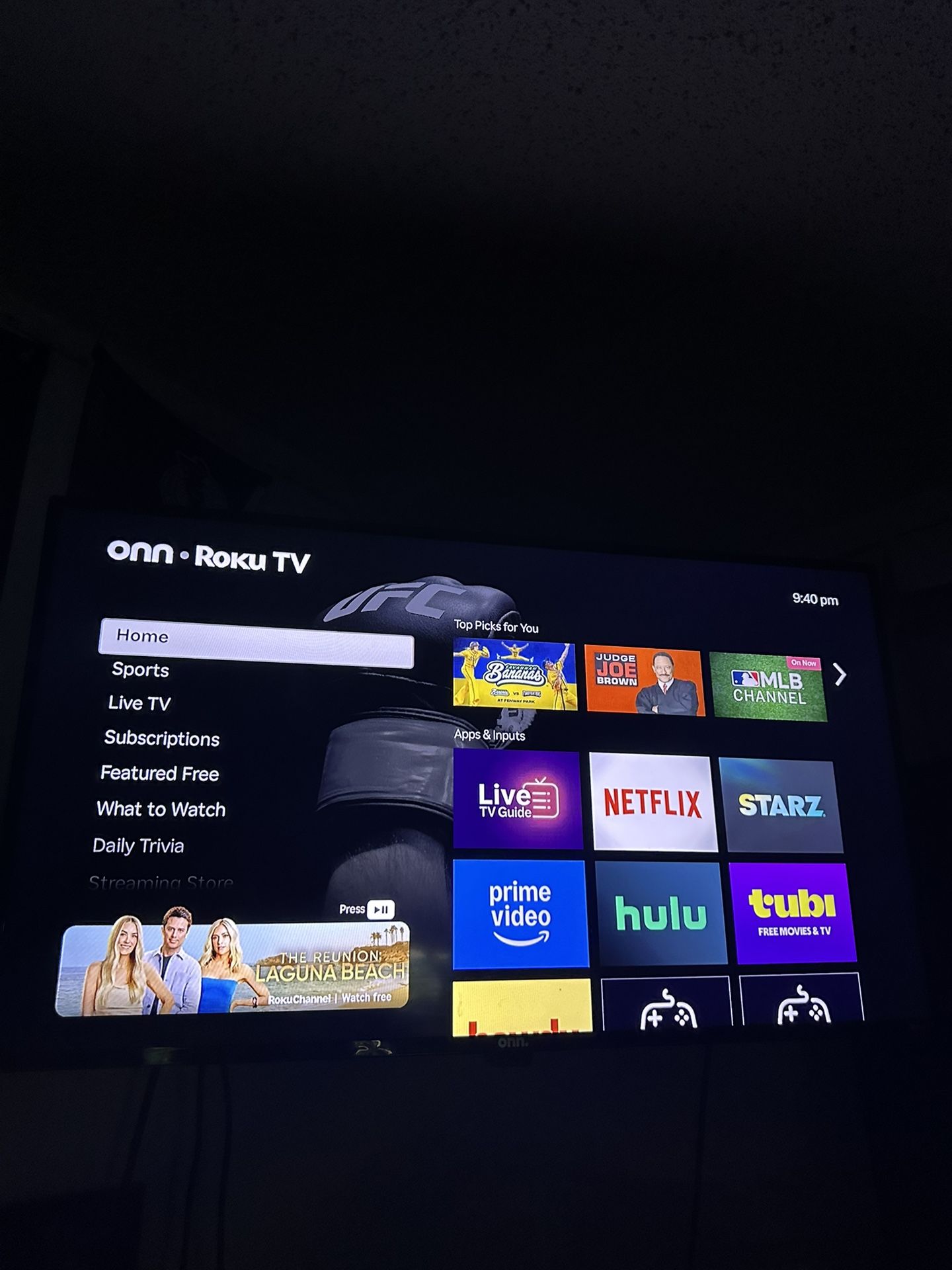 Roku 43 Inch Tv Good Condition With Tv Mount