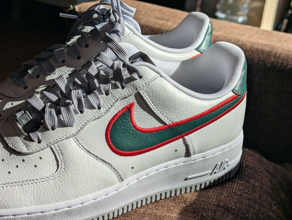Brand New Nikes Size 9  Never Used 