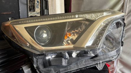 2018 Toyota Rav4 headlights (used)