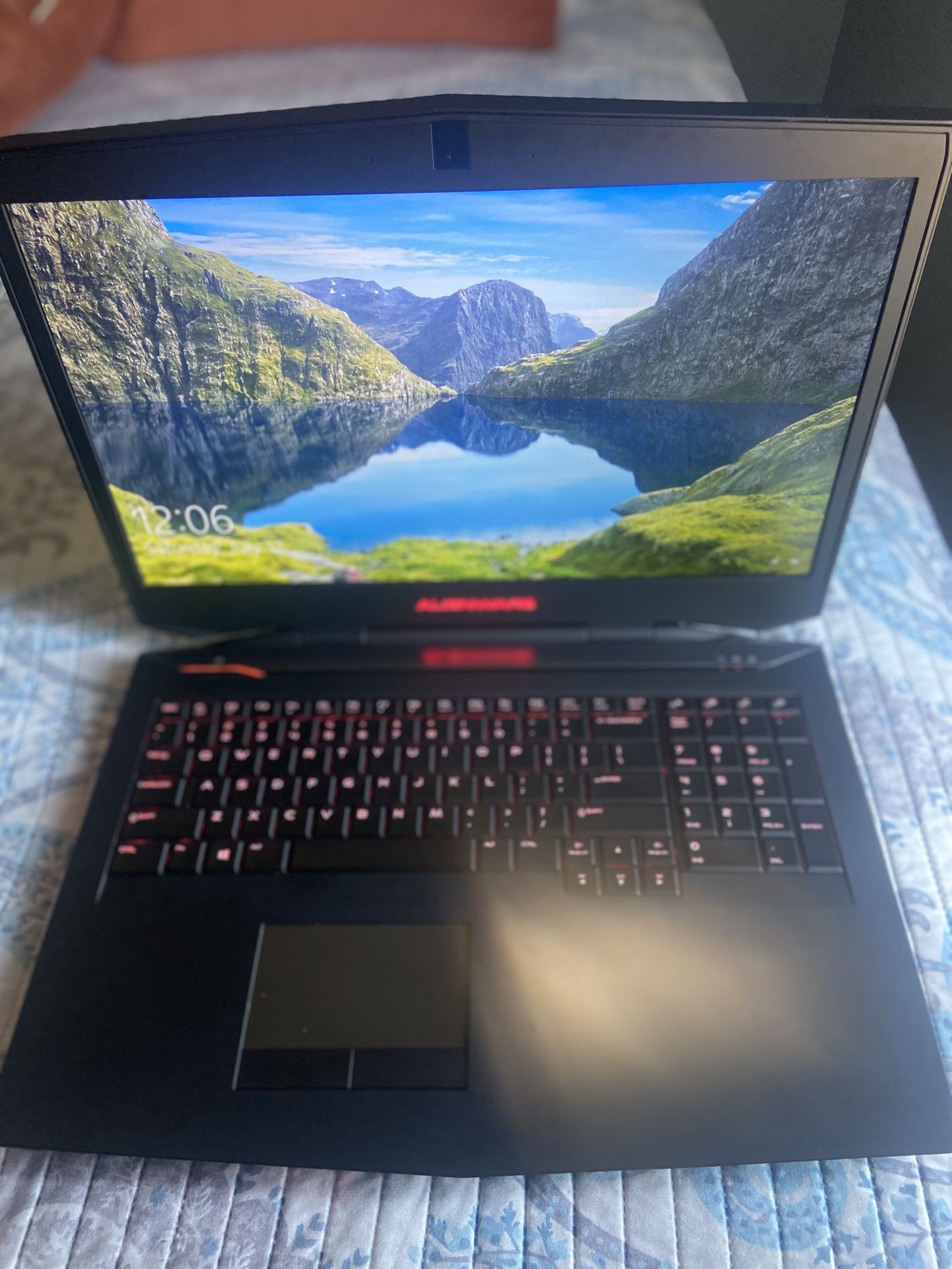Alienware 17 Gaming Laptop intel(r) HD Graphics 4600 250 gb ssd + 500 gb storage