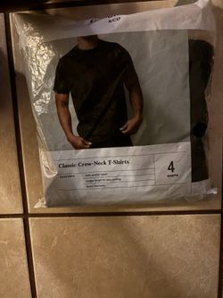 https://offerup.com/redirect/?o=R29vZGZlbGxvdy5jbw== 4 Pack Tee Shirt Crew Neck