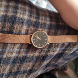 10 Bucks Watch Still Needs Batteries But Works