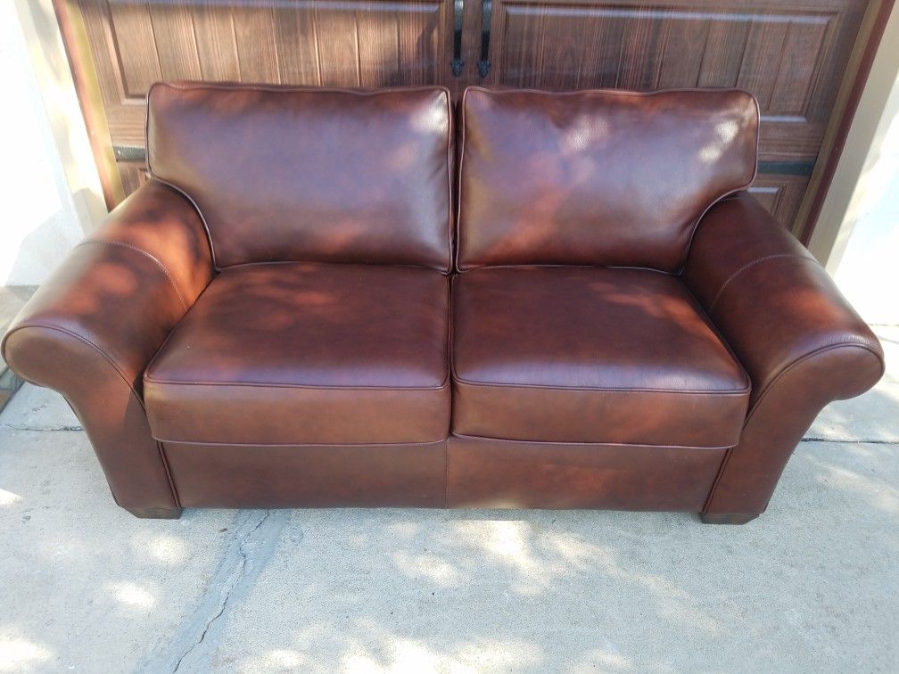 Rich Brown FLEXSTEEL top grain leather sofa loveseat. Exceptional condition.