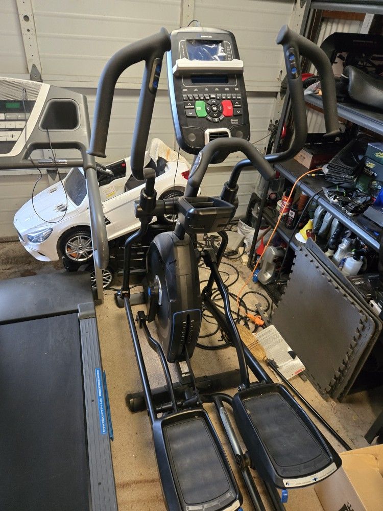 Nautilus E618 Elliptical Machine