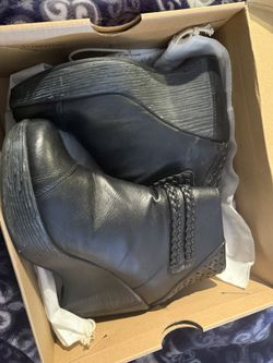 New Jambu Heeled Boots Size 8
