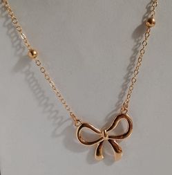 Bow Necklace
