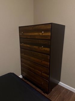5 Tear Wooden Dresser