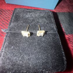 10 Karat Gold Earrings 
