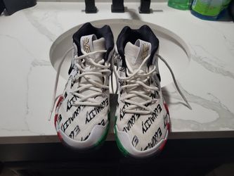 Kyrie Irving 4 bhm size 9