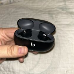 Beats Studio Buds 