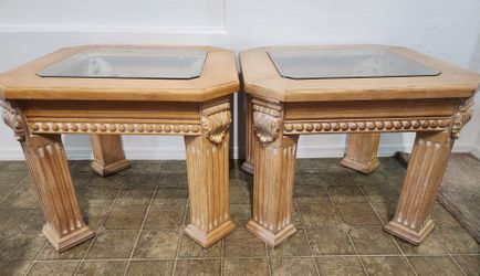 2 High End Designer Side / End Tables w Fluted Legs & Hand Carved Legs - $30ea