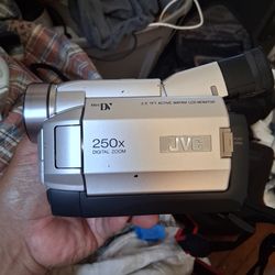 JVC mini DV camcorder GR-DVL300U