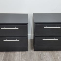 Two Nightstands - Dos Mesitas De Noche 