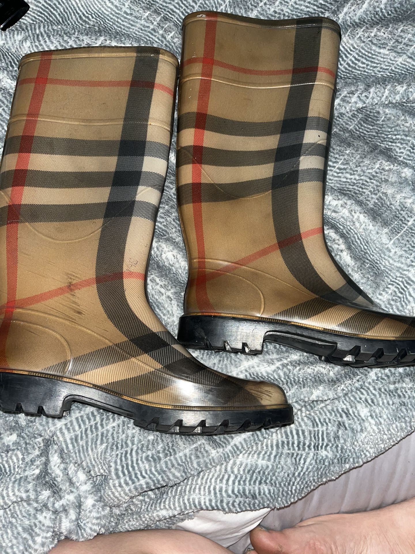 Se tilbage Afståelse uhyre Burberry Rain boots Waterproof Size 7 (US Women's for Sale in Fort Worth,  TX - OfferUp