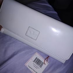 BRAND NEW WOMENS WALLET WITH TAGS NO FLAWS