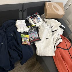 Nike Techs & Alo Sweatsuit